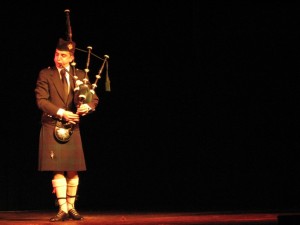 Gonzalo Quezada S Anuncios gratis para novios en Santiago |  Gaitero escoces , Gaitero escoc&eacute;s, con la vestimenta tipica para eventos formal y casual