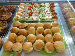 pedro Anuncios gratis para novios en Santiago |  Canapes cebiches tapaditos petitbouche empanaditas pisco sour, Domicilios todo evento social 72122821 servicio calidad