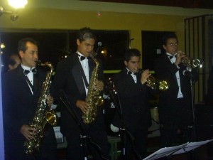 Cristian Esparza Anuncios gratis para novios en Lo Barnechea |  Orquesta show Boulevard, El mejor show bailable para tu evento