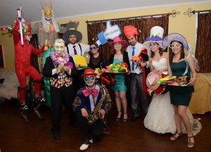 Alex Castillo Reyes Anuncios gratis para novios en Juntas |  Show de circo elegante para distribución de cotillón en fiesta, Saxofonista, zanquistas malabaristas, maestro de ceremonia festivo.