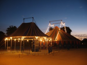 DImiNUto CIRcus Anuncios gratis para novios en Santiago |  Arriendo de grandes carpas (tipo circo), Las mejores de Chile