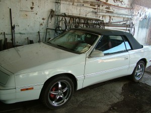 Paulina Saez A Anuncios gratis para novios en Providencia |  Arriendo auto para novia Chrysler, Modelo Le Baron, descapotable