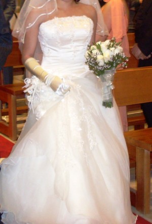 Rose Anuncios gratis para novios en Providencia |  venta o arriendo Vestido de novia color champag&ntilde;e talla 36 con accesorios, zapatos , velo, canastitos para argollas y recuerdos 