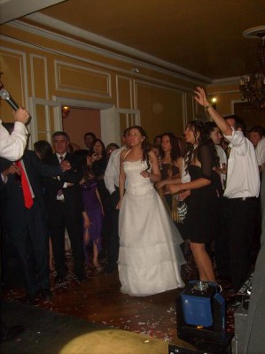 Felipe Nu&ntilde;ez Anuncios gratis para novios en Santiago |  Dj, Animador, M&aacute;quina lanza confetti, Iluminaci&oacute;n, Pantalla gigante y Diapo, Servicios para eventos DJ MONO