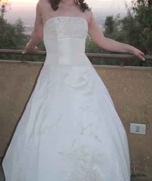 Susan Anuncios gratis para novios en Santiago |  vendo hermoso vestido de novia, muy comodo....est&aacute; listo para usar