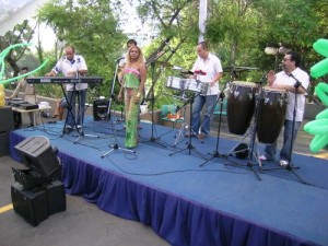 Jorge Ayala V. Anuncios gratis para novios en San Miguel |  M&uacute;sica Envasada Y En Vivo, DJ, VJ, Amplificaci&oacute;n, Iluminaci&oacute;n, Proyecci&oacute;n., matrimonios, cumplea&ntilde;os, despedidas, pubs, eventos empresas, fiestas