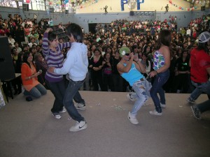 Jorge Ayala V. Anuncios gratis para novios en San Miguel |  DJ, VJ, M&uacute;sica Para Todo Tipo De Fiestas, Iluminaci&oacute;n, Plasma 42, Data Show, matrimonios, cumplea&ntilde;os, despedidas, premiaciones, fiestas 70s, 80s, 90s