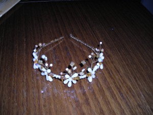 Nelly Guti&eacute;rrez G. Anuncios gratis para novios en Maip&uacute; |  Tiaras tocados y coronas para novias., Adornos en pedrer&iacute;a