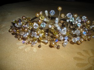 Nelly Guti&eacute;rrez G. Anuncios gratis para novios en Maip&uacute; |  Tiaras, tocados y coronas para novias., Su accesorio en pedrer&iacute;a