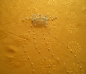 Nelly Guti&eacute;rrez G. Anuncios gratis para novios en Maip&uacute; |  Tiaras tocados y coronas para novias., Pedrer&iacute;a en su accesorio