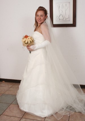 YORKA RIOS CID Anuncios gratis para novios en Estaci&oacute;n Central |  VENDO VESTIDO DE NOVIA PRECIOSO DE  LA CASA BLANCA, , INCLUYE FALSO, GUANTES Y VELO DE 2 METROS