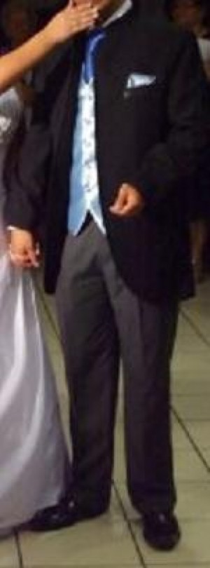 Victor Anuncios gratis para novios en Santiago |  TRAJE NOVIO, Traje MAO, para abaratar costos, con un traje impeque.