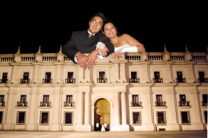Carlos Pinto Anuncios gratis para novios en &Ntilde;u&ntilde;oa |  Fotografia profesional equipos digitales nikon  videos  http://www.laproductora.cl, http://www.laproductora.cl  fotografos camarografos diaporamas pantalla matrimonio