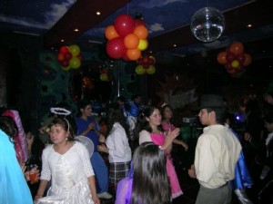Mauricio Serrano - Jorge Ayala Anuncios gratis para novios en Santiago |  M&uacute;sica Para Fiestas, DJ, VJ, Sonidista, Luces, L&aacute;ser, Humo, Plasma, Data., matrimonios, cumplea&ntilde;os, despedidas, conferencias, stands, fiestas 70s, 80s