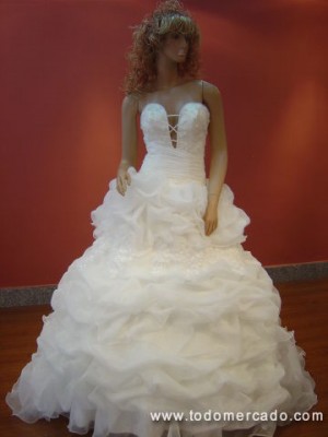 mar&iacute;a neira Anuncios gratis para novios en Los Angeles |  necesito un vestido de novia elegante y romantico y ojal&aacute; muy comodo , pago super bien 