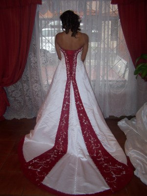 TIARE21 MODA Anuncios gratis para novios en Maip&uacute; |  Arriendo  Vestidos Tiare21  7475994 o 84483545, Vestidos de fiestas, Novias, Pajes atencion hasta el sabado y domingo