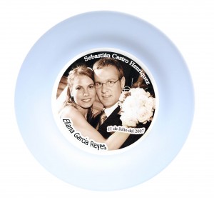Alvaro Anuncios gratis para novios en Santiago |  Platos decorativos de recuerdo, Fotos del matrimonio estampadas en platos para los m&aacute;s cercanos.