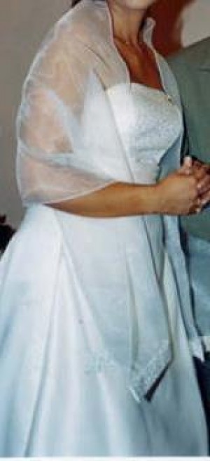 PAMELA GALLEGUILLOS Anuncios gratis para novios en Independencia |  VENDO PRECIOSO VESTIDO COLOR AIVORY TALLA 42 Y TIARA DE PLATA, ZAPATOS DE REGALO