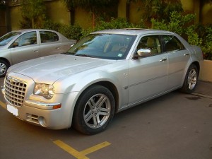 http://www.matricar.cl Novios y novias en Las Condes |  Autos Matrimonio Chrysler 300C, http://www.matricar.cl