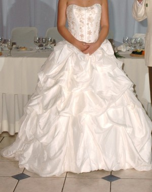 marcarfel Novios y novias en Ñuñoa |  Vestido De Novia princesa, talla 38-40 color Ivory, Es bellísimo