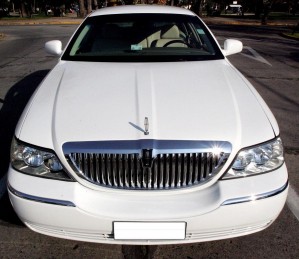 Juan Carlos Anuncios gratis para novios en Santiago |  Arriendo auto  para novios, Elegante Lincoln Town Car full equipo
