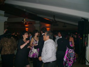 Primercorte Producciones Novios y novias en Ñuñoa |  Música Envasada, Amplificación, Sonido, Dj, Iluminación, Matrimonios, Eventos Empresas, Graduaciónes, Fiestas, Cumpleaños...