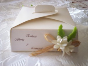Gloria Anuncios gratis para novios en Limache |  Cajas para porci&oacute;n de torta decoradas y grabadas., Elegantes cajas para porcionar la torta de novios