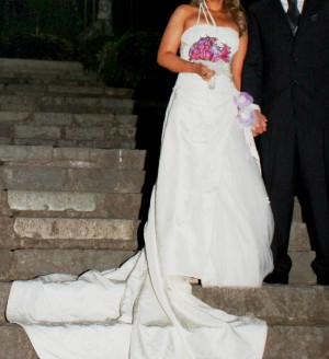 Claudia Suazo Anuncios gratis para novios en Huechuraba |  Vendo mi vestido de novia, Vestido Strapless con faldon y cola incluida, talla 38 - 40