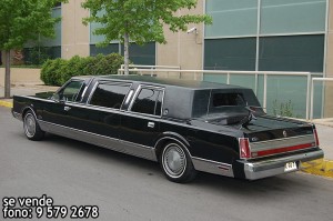 Rodrigo Gomara Novios y novias en Providencia |  Vendo Limusina Ford Town Car año 1989, 10 millones conversable