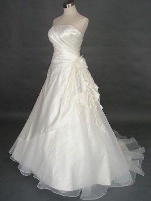 SUSANA PARDO Novios y novias en La Florida |  DISEÑO Y CONFECCIÓN DE VESTIDOS DE NOVIA Y FIESTA, VESTIDOS DE NOVIA A LA MEDIDA