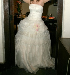 MARIANA ASTENGO Anuncios gratis para novios en Santiago |  VENDO VESTIDO DE NOVIA C/ACCESORIOS $ 400.000 Conversable., COLOR IVORY TALLA 40-42 