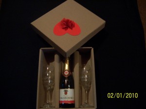 Ana Maria Gallardo Anuncios gratis para novios en Pe&ntilde;alol&eacute;n |  Champagne y copas grabadas personalizadas, Caja de regalo botella de champagne con copas grabadas.