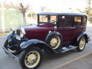 Miguel Patricio Valenzuela Pino Novios y novias en La Cisterna |  Arriendo hermosa burrita para matrimonio, Preciosa burrita Ford a año 1930