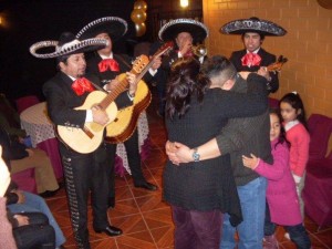 johnny luis Anuncios gratis para novios en Santiago |  novias novios mariachis charros serenatas mariachis, 4 MARIACHIS X $50.000-  FONOS:  02-6388358   /    07-6260519 DIA DEL AMOR